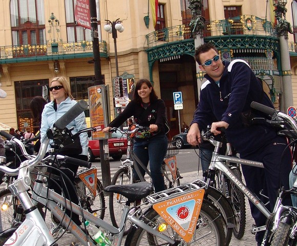 現地ガイドと自転車で巡るプラハ市内観光