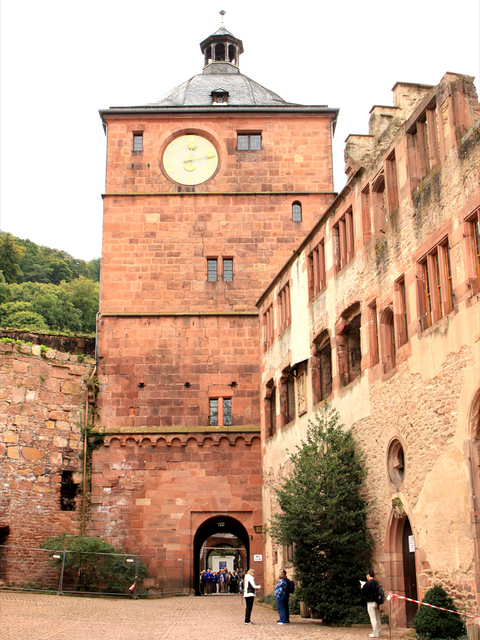 ハイデルベルク城の入口、時計塔（城門塔）