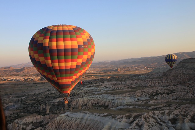 熱気球で見る世界遺産カッパドキア
