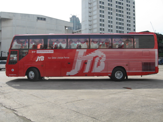 バンコクの専用車観光、大人数の時は大型バスで