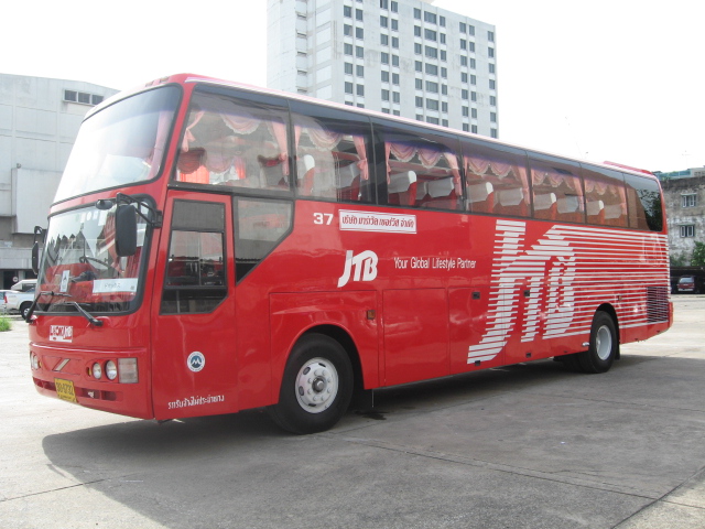 現地の日本語ガイドがバスに同行してバンコク観光