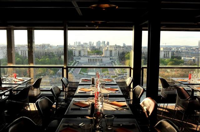 パリ 催行中止再開未定 エッフェル塔1階レストラン 58 Tour Eiffel でのディナーとセーヌ川クルーズの予約ならホットホリデー