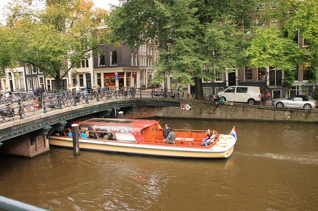 運河で有名なオランダに来たら運河クルーズは絶対！