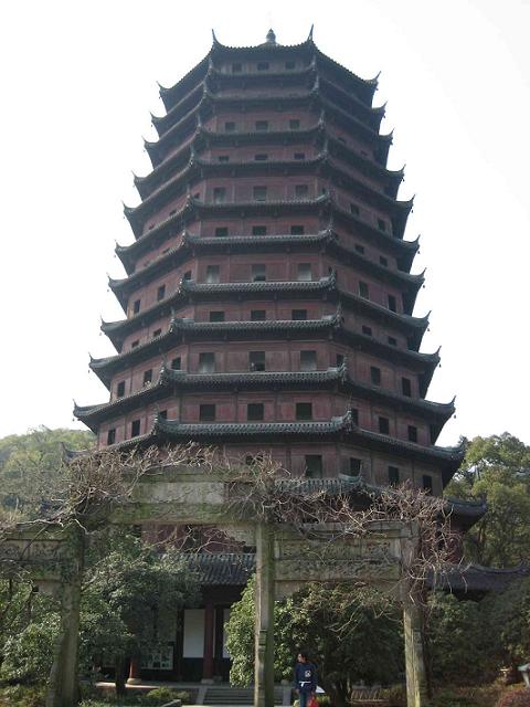 杭州西湖の南、高さ60メートルの六和塔