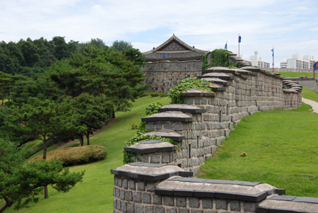 壮大な城壁に囲まれた朝鮮王朝後期の都城