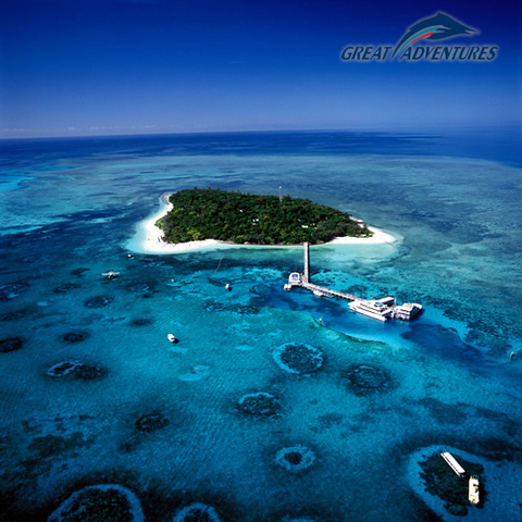 グレートバリアリーフの宝石とも呼ばれるグリーン島