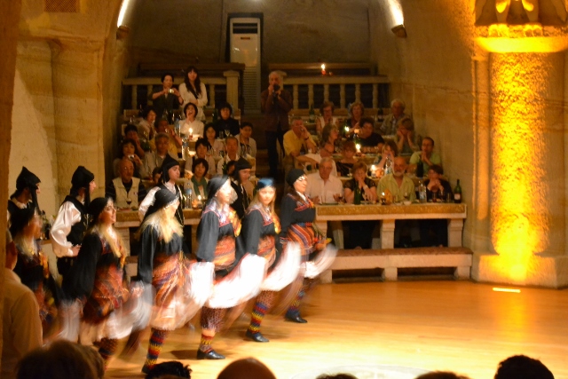 トルコの各地方の伝統的な民族舞踊や音楽