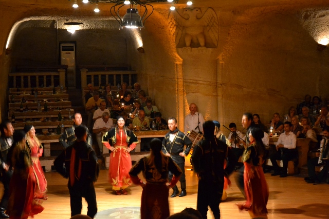 伝統的なトルコの結婚式の踊りなども鑑賞できます