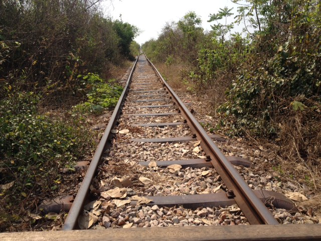カンボジア バッタンバンの廃線で竹電車に乗ろう！