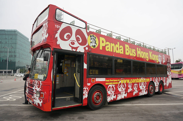 オープントップバスで香港巡り！