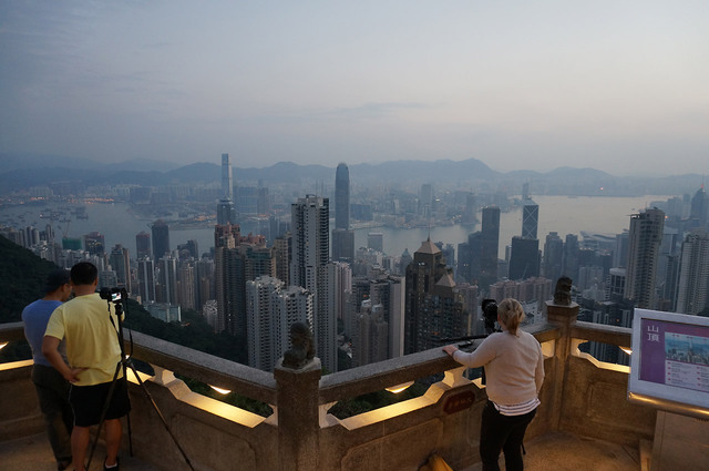 元旦の大都会香港を、高台から望む