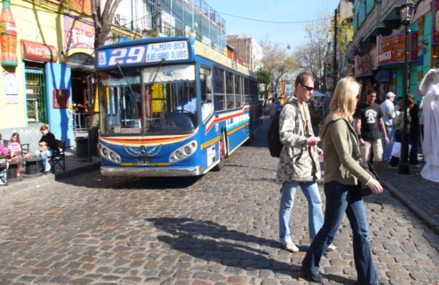 市内を縦横無尽に走る公共バス、コレクティーボ。