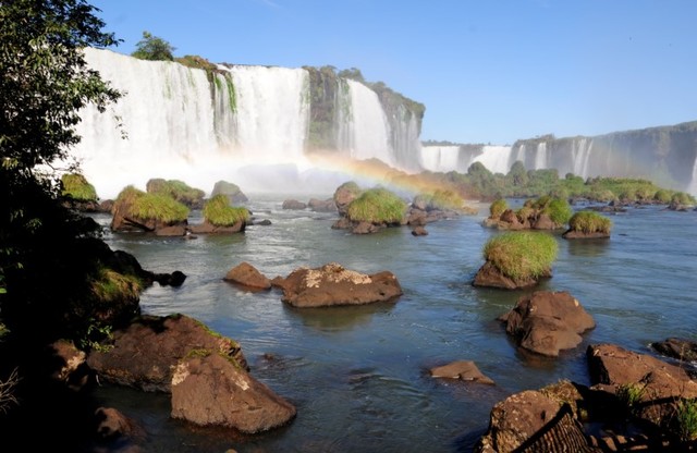 ブラジル側イグアスの滝では、イグアスの全景が見られます。