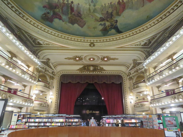 世界で2番目に美しい書店、エルアテネオの美しい内装。
