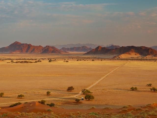 世界自然遺産に登録された神秘のナミブ砂漠を訪問。
