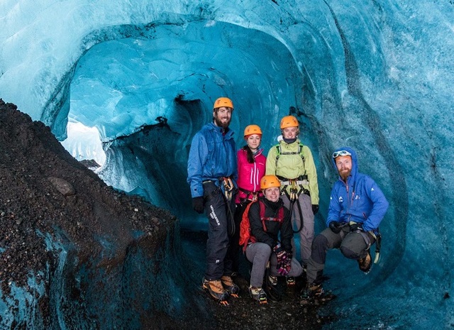アイスランド 冬季限定 氷の洞窟とヨークルスアゥルロゥン氷河 探検 オーロラ鑑賞1泊2日ツアー レイキャビク発着 4つ星ホテル宿泊 英語ガイド 10月下旬 3月 の予約ならホットホリデー