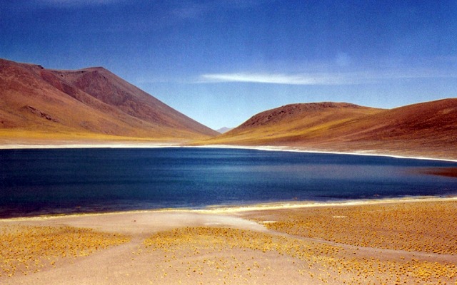 チリ アタカマ塩湖 ミスカンティ湖 赤い大地 ピエドラロハス を巡る1日 サン ペドロ デ アタカマ発 の予約ならホットホリデー