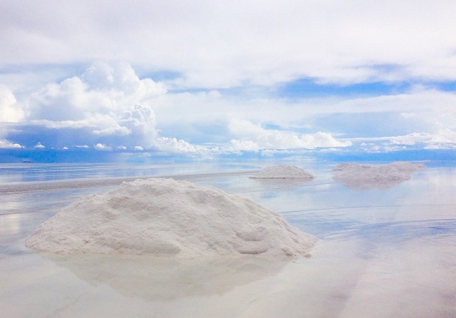 ウユニ塩湖の塩山。運がよければ見られます。