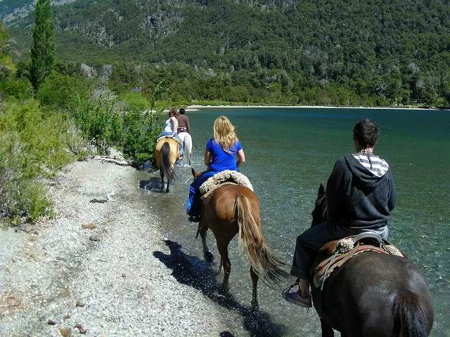 ガウチョ体験 半日乗馬体験とアルゼンチンバーベキュー バリローチェ発 英語ガイド ホットホリデー