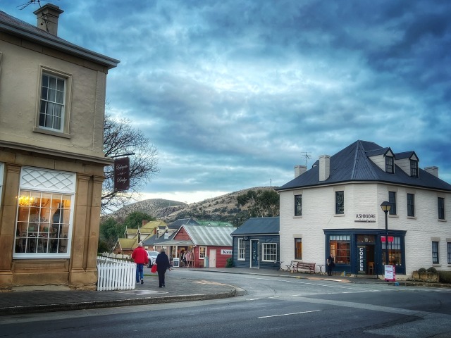 歴史のあるリッチモンドビレッジを散策