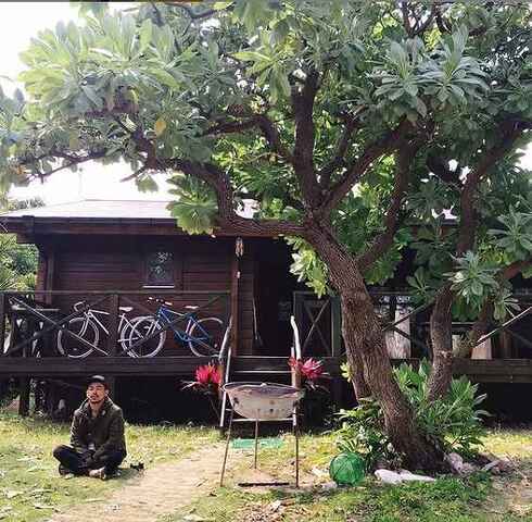 自然に囲まれた隠れ家プライベート空間を楽しめる 喜界島でログハウス宿泊 アメニティーも揃っており清潔でおしゃれ ハンモックに揺られのんびりしたり 広い庭でバーベキューで盛り上がったり ビーチも車ですぐの為 島滞在を思いっきり遊びつくせます ホットホリデー