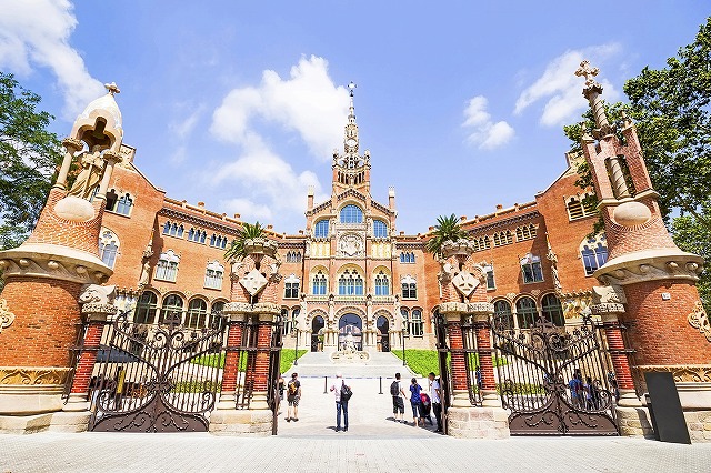 集合場所のサンパウ病院。カタルーニャ音楽堂とサン・パウ病院として世界遺産に登録されています。