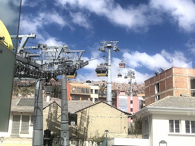 ラパス名物の公共交通機関、テレフェリコ（ケーブルカー）