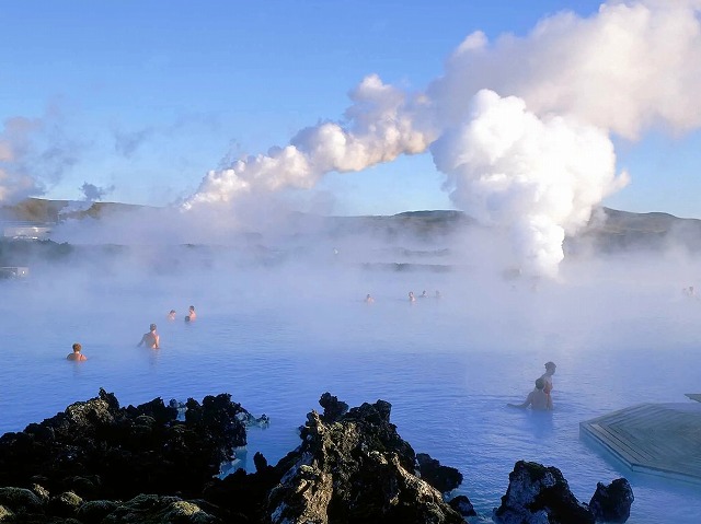 人気のブルーラグーンで入浴