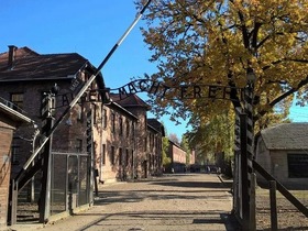 世界遺産アウシュヴィッツ&ビルケナウ収容所観光2泊3日【クラクフ空港発着/ ホテル＋空港送迎＋現地ツアー（英語/混載）】
