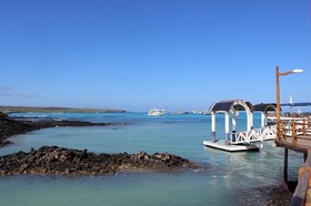 ガラパゴス諸島4日間【リマ発着/航空券+サンタクルス島2泊+クルーズツアー/英語ガイド】
