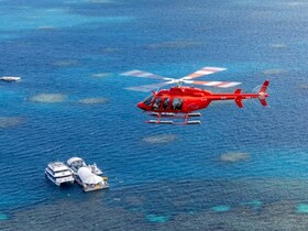 アウターリーフのポンツーン浮桟橋で海遊び！選べるヘリコプター＆クルーズ３プラン