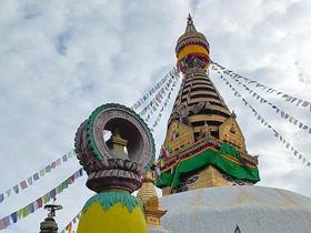 横たわるヴィシュヌ神を訪問！カトマンズ・スワヤンブナート寺院・ブダニールカンタ寺院1日観光【プライベート/ 日本語ガイド】