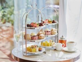 エアーズロック(ウルル) 5星ホテルでアフタヌーンティー 【セイルズ イン ザ デザートホテル】