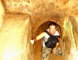 クチトンネル半日観光 ベトナム戦争の足跡を追う