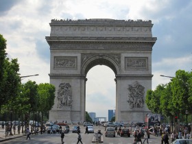 パリの人気観光スポットを約1時間45分で訪れる!!格安!!パリ・ツアー(日本語音声ガイド付)
