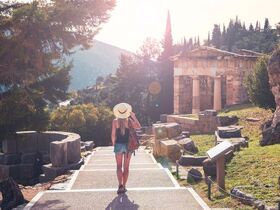 デルフィ観光 日帰りツアー【少人数グループ / 英語ガイド】