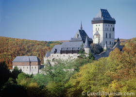 カルルシュテイン城半日観光ツアー チェコで最も美しい城を見よう!