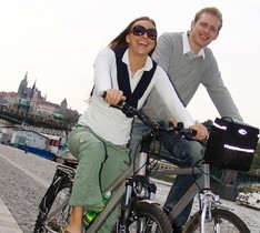 地球に優しい観光を!現地ガイドと自転車で巡るプラハ市内観光!