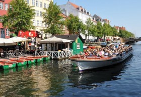 コペンハーゲン運河クルーズ乗船チケット（ニューハウン発）