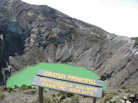 火口湖を見下ろす！イラス火山＆ランカスターボタニカルガーデン＆オロシ渓谷1日ツアー【サンホセ発着】