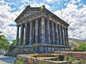 人気観光地を訪問！ガルニ寺院・シンフォニーオブストーンズ・ゲガルド修道院ツアー【エレバン発/ 英語ガイド/ プライベート】