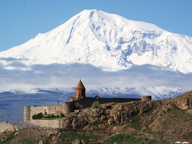 アルメニア3泊4日！エレバン市内観光、ホルヴィラップ修道院、ガルニ寺院、ゲガルド修道院、セヴァン湖を網羅【エレバン空港発着/ ホテル＋空港送迎＋プライベート観光/ 英語ガイド】