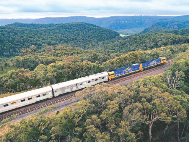 インディアンパシフィック号|アデレード発・シドニー行き ブルーマウンテン経由 寝台列車3日間