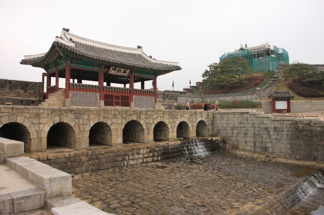 【2023年催行中止】韓国民俗村と水原華城観光