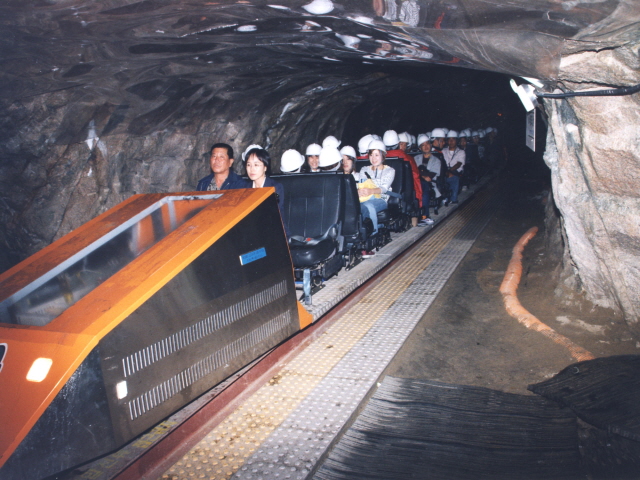 第３トンネルと板門店観光（2018年3月31日までの催行）